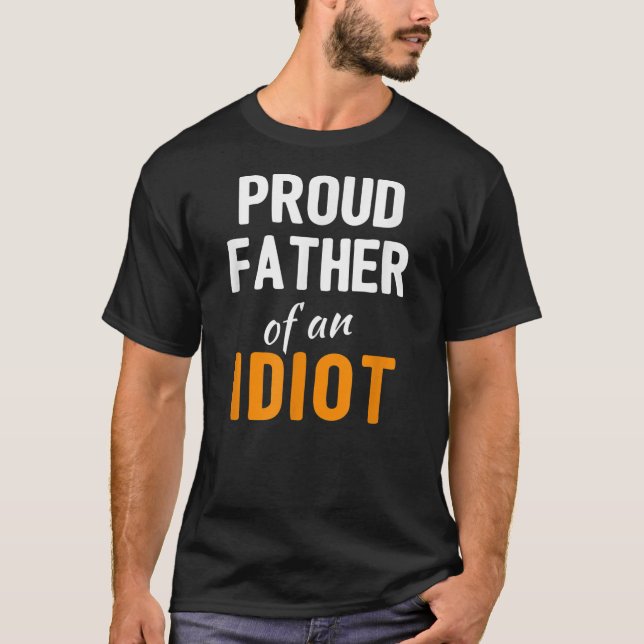Der stolze Vater eines Idiot Funny Vathers Day Jok T-Shirt (Vorderseite)