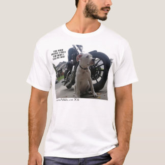 DER T - SHIRT DER MÄNNER MIT HUND UND MOTORRAD