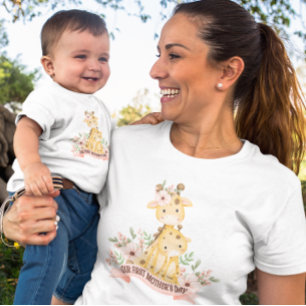 Der Tag unserer ersten Mutter zusammen Baby Bodysu T-shirt