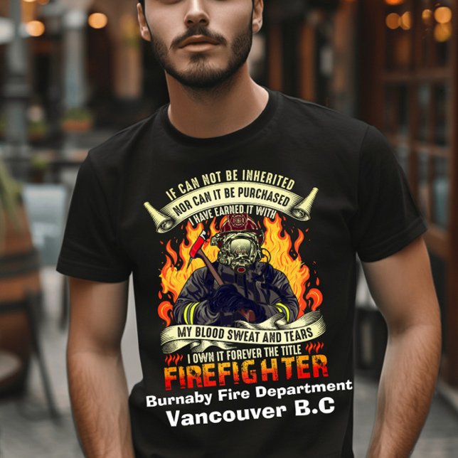 Der tapfere Feuerwehrmann, der nachts von Flammen  T-Shirt (Von Creator hochgeladen)