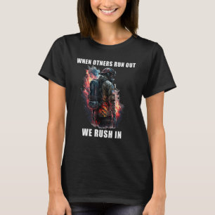 Der tapfere Feuerwehrmann, wenn andere auslaufen,  T-Shirt