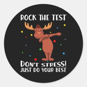 Der Test macht nicht nur deinen besten Elch. Runder Aufkleber