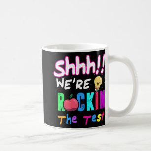 Der Testtag bricht den Testläufer ab Kaffeetasse