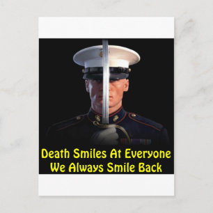 Der Tod lächelt bei jedem, den wir immer zurückläc Postkarte