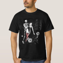 Der Tod und die Puppe haben den T - Shirt entblößt