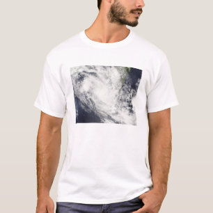 Der tropische Cyclone Fami liegt über Madagaskar T-Shirt