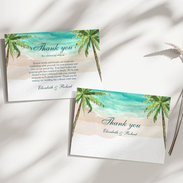 Der tropische Strand mit seinen Palmen und der Hoc Dankeskarte (Watercolor Tropical Beach and Palm Trees Wedding Thank You Card on a sunny white table.)