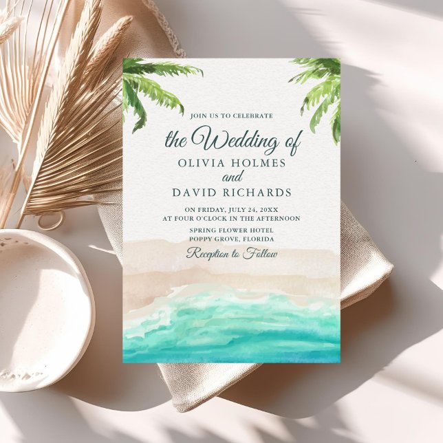 Der tropische Strand mit seinen Palmen und der Hoc Einladung (Watercolor Tropical Beach and Palm Trees Wedding Invitation on a sunny neutral boho table.)