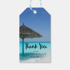 Der tropische Strand mit Sonnenschirm Geschenkanhänger