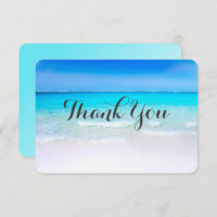 Der tropische Strand mit türkisfarbenem Meer ist b