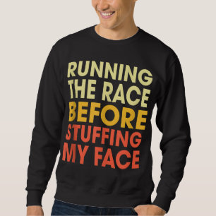 Der türkische Trot läuft das Rennen, bevor er mir Sweatshirt