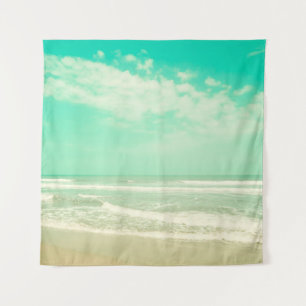 Der türkisfarbene Strand mit seinem Hintergrund, V Wandteppich