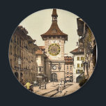 Der Uhrturm, Bern, Stadt, Schweiz Vintag Magnet<br><div class="desc">Ein großartiger, seltener Fotografen-Druck des Uhrturms, Bern, Stadt, Schweiz. Fotochrom oder 'Aac-Prozess' ist der Prozess, durch den kolorierte Bilder aus schwarz-weißen fotografischen Negativen durch den direkten fotografischen Transfer eines Negativs auf lithographische Teller produziert werden. Das verleiht ihm eine großartige Textur, Tiefe und lebhafte Farbenvielfalt, die in unseren Designs herausragend ist....</div>