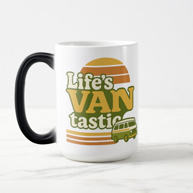Der VANtastic Retro 70er Van Graphic von Life Verwandlungstasse (Links)