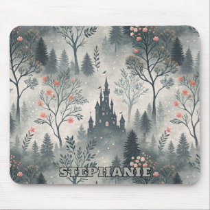Der verzauberte Misty Forest mit dunklem Schloss - Mousepad