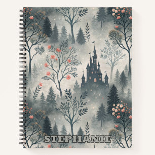 Der verzauberte Misty Forest mit dunklem Schloss - Notizbuch