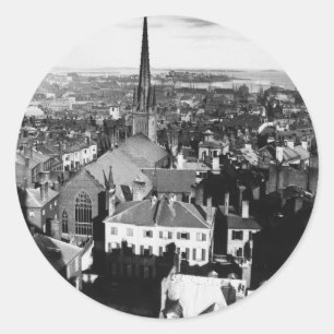 Der verzierte Helm einer Kirche in Boston Runder Aufkleber