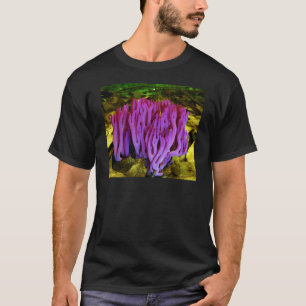 Der violette korallenrote Pilz Clavaria Zollingeri T-Shirt