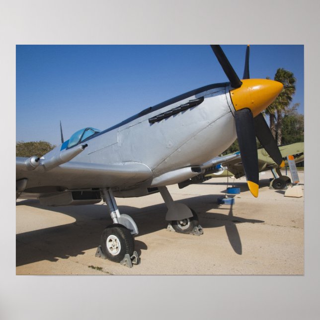 Der von Großbritannien gebaute Spitfire-Kämpfer Poster (Vorne)