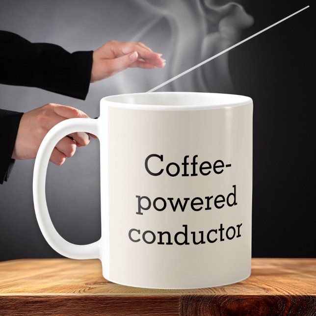 Der von Kaffee angetriebene Musiker Kaffeetasse (A humorous mug especially for the 'Coffee-powered conductor', personalized with a name on the back)
