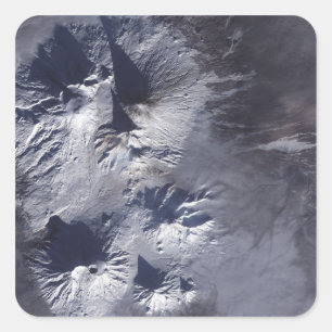 Der Vulkan Bezymianny zeigt ein bescheidenes Volum Quadratischer Aufkleber