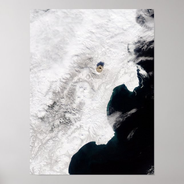 Der Vulkan Shiveluch in Kamtschatka Krai, Russland Poster (Vorne)