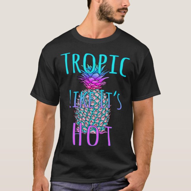 Der warme Strand ist tropisch. T-Shirt (Vorderseite)