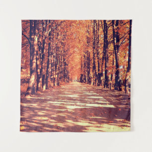 Der Weg im Herbstwald Wandteppich