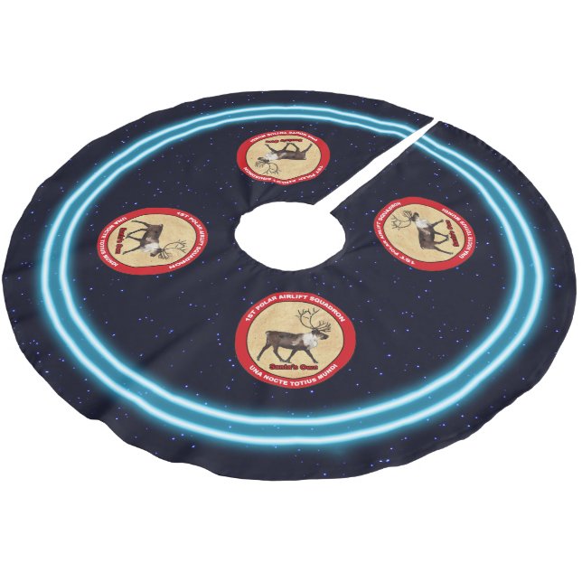 Der Weihnachtsmann - 1. Polar Airlift-Squadron Polyester Weihnachtsbaumdecke (Schrägansicht)