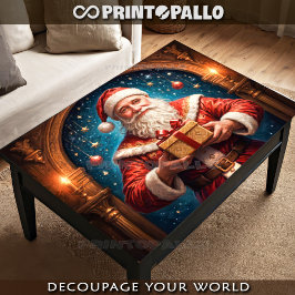 Der Weihnachtsmann mit einem Geschenk in seinem La Seidenpapier