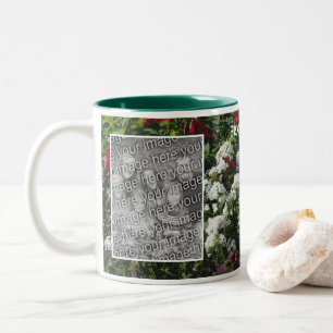 Der weiße Blumengarten Phlox fügt Ihr Foto hinzu Zweifarbige Tasse