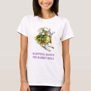 Der weiße Kaninchen rutscht in das Kaninchenloch. T-Shirt