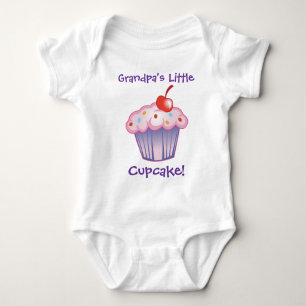 Der wenige kleine Kuchen der Großmutter Baby Strampler
