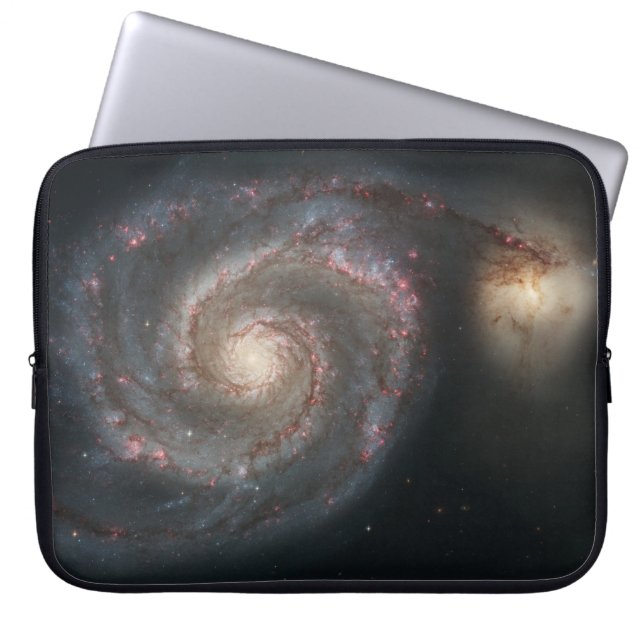 Der Whirlpool Galaxy M51 & Companion im Weltraum Laptopschutzhülle (Vorderseite)