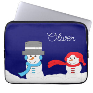 Der Winter ist schneereich: Dunkelblau Laptopschutzhülle