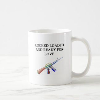 der Witz des Gewehrliebhabers Tasse