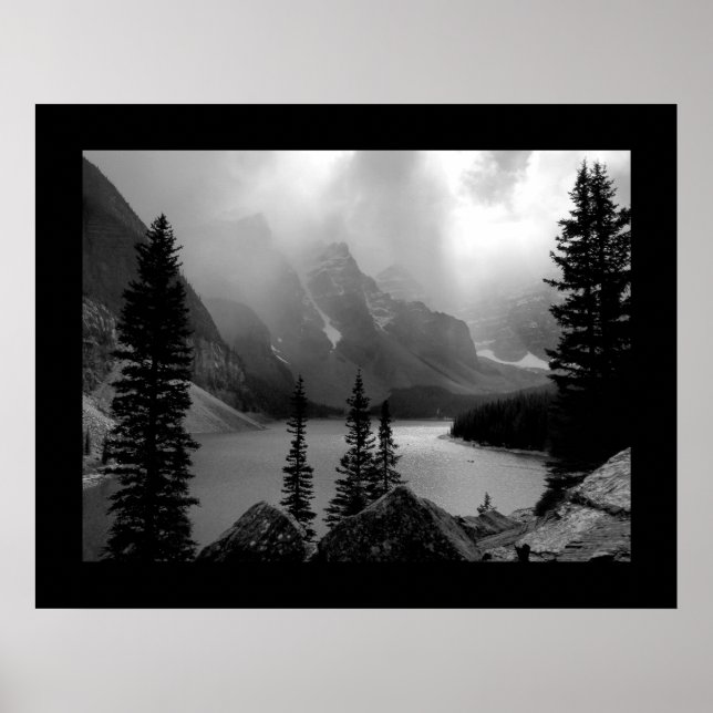 Der Wolkenbruch (grenzt an Schwarz und Weiß) Poster (Vorne)