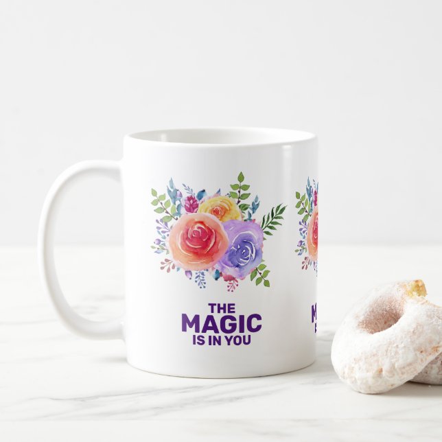 Der Zauber ist, Wasserfarben-Blumendesign zu zitie Kaffeetasse (Mit Donut)