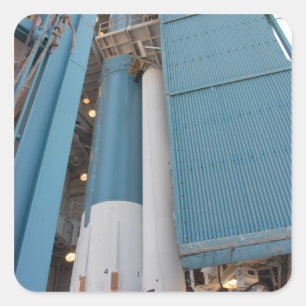 Der zweite feste Raketenmotor wird in Winkel des Quadratischer Aufkleber