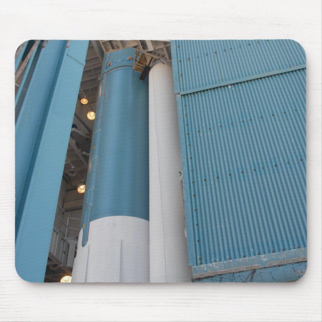 Der zweite Feststoffraketenmotor wird in den Plane Mousepad (Vorne)