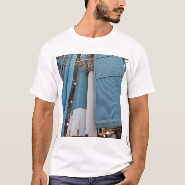 Der zweite Feststoffraketenmotor wird in den Plane T-Shirt (Vorderseite)
