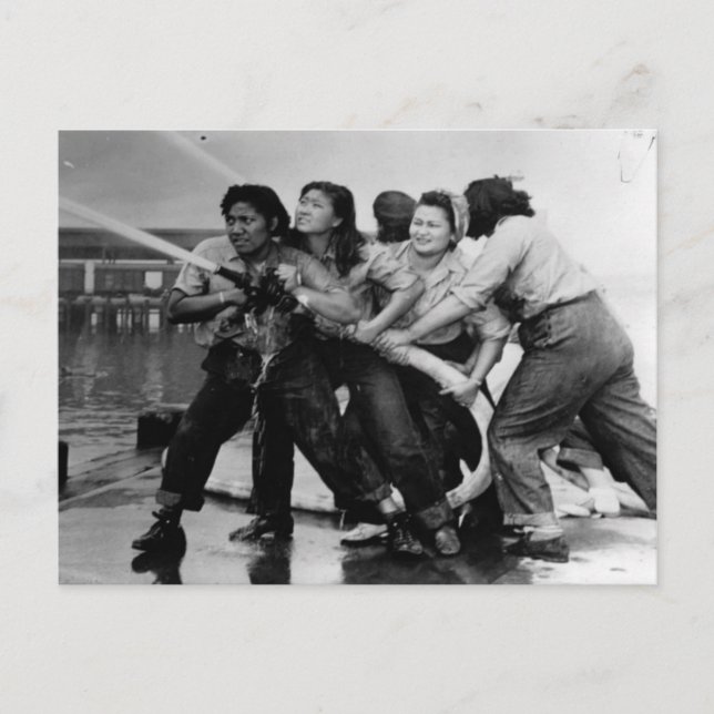 Der Zweite Weltkrieg Frauen auf der Postkarte für  (Vorderseite)