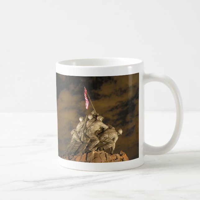 Der Zweite Weltkrieg Iwojima Erinnerungsarlington Kaffeetasse (Rechts)