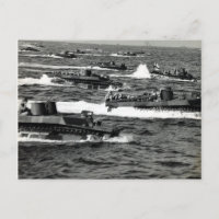 Der Zweite Weltkrieg US-Marines marschieren in Iwo