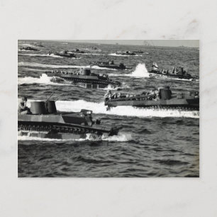 Der Zweite Weltkrieg US-Marines marschieren in Iwo Postkarte