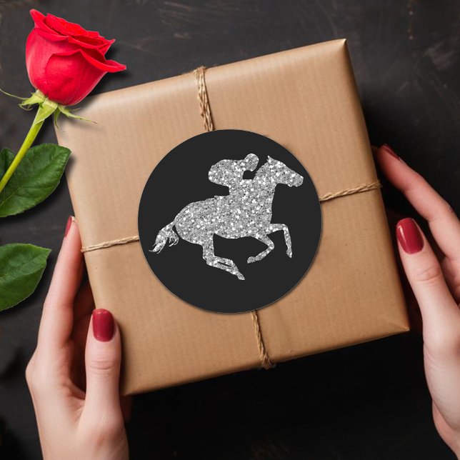 Derby Silver Racehorse on Black Runder Aufkleber (Silver glitter racehorse Derby black round stickers)