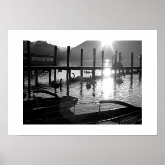Derwentwater Ufer bei Dämmerung: Lake District Poster