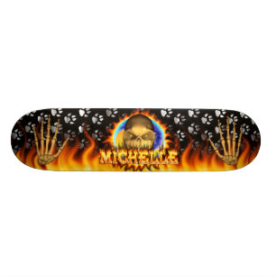 DES des wirklichen Feuers Michelle-Schädels und Skateboard