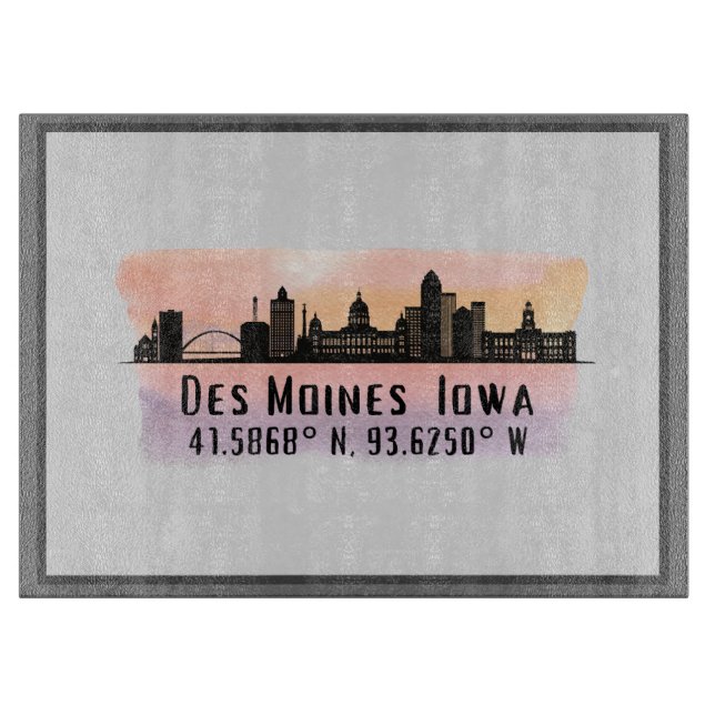 Des Moines IA City Skyline Latitude und Longitude Schneidebrett (Vorderseite)