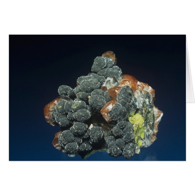 Descloizite auf Calcite (Vorderseite (Horizontal))